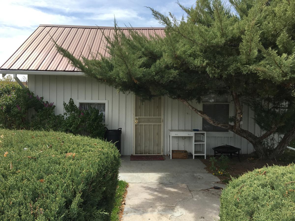 Midway Motel Caliente Exterior photo